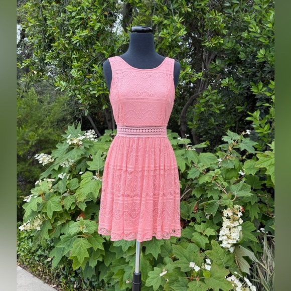Forever 21 lace and crochet mini dress - size S - Picture 1 of 4